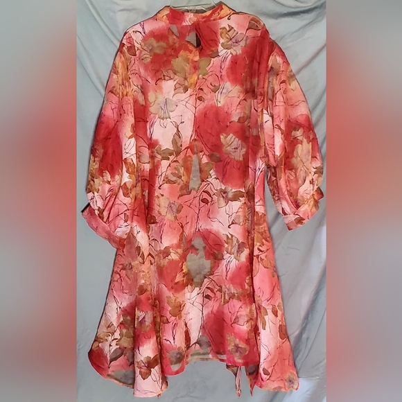 Sheer floral tunic - Picture 2 of 3
